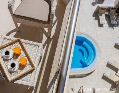Apartments Del Mar, , Частный сектор жилья Петровац, Черногория - Photo-1 (1)
